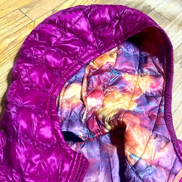 Women’s North Face Thermoball Hoodie magenta pink size XS jacket micro puff - Picture 10 of 12